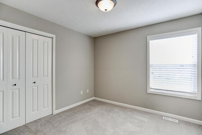 Building Photo - Beautiful 5 bed home with New Fence and Finished Basement -  Mahomet - AVAILABLE NOW