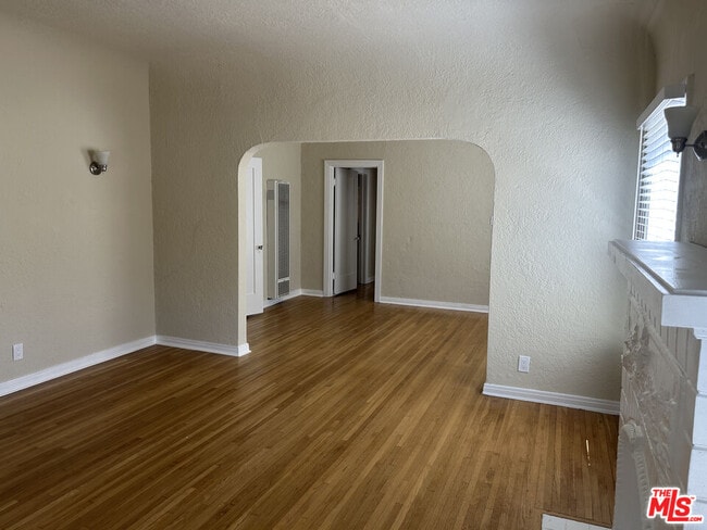 Building Photo - 3642 Mentone Ave