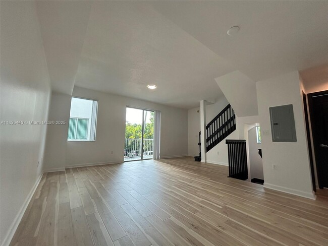 Building Photo - 2142 Van Buren St
