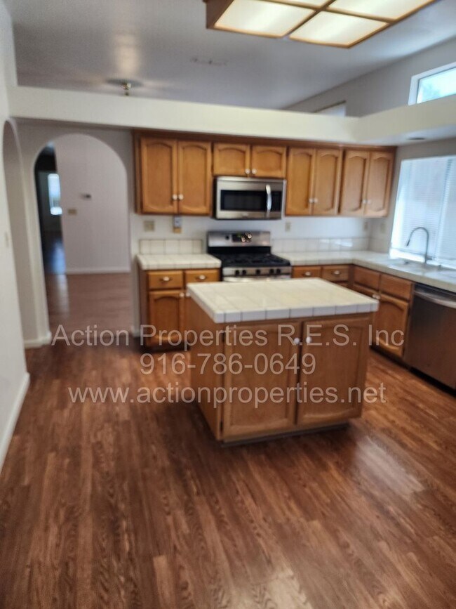 Building Photo - Move In Special! Woodcreek High School Walking Distance, West Roseville Single Story, , 4 Bed 2 B...