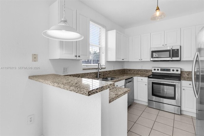 Building Photo - 925 SW 152nd Ct