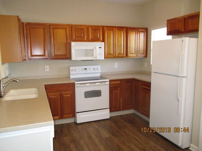 Building Photo - Traditions at Powell