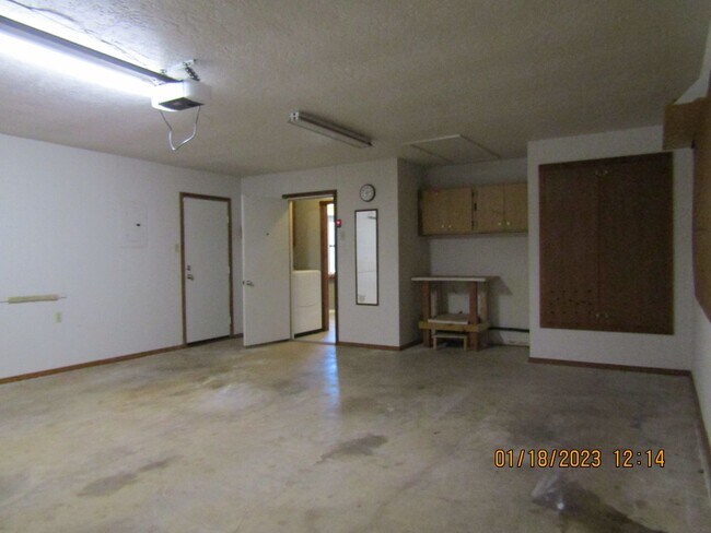 Building Photo - Great Home Located on the Eastside/Sungate...