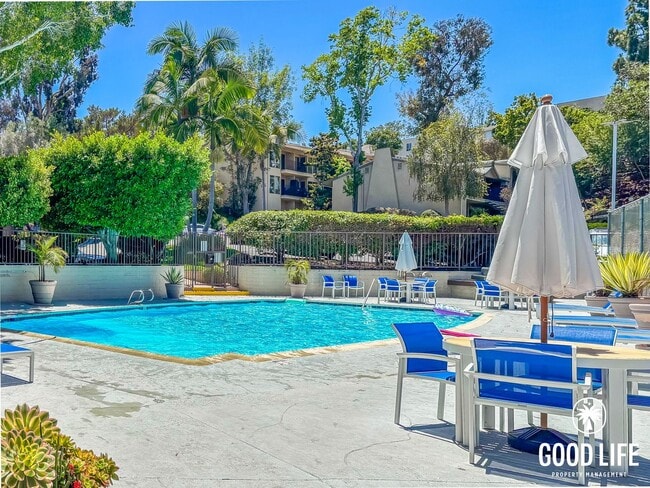 Building Photo - SD: Spacious 2BD/2BA Condo in Hillcrest with Private Balcony, Community Pool & Tennis Court