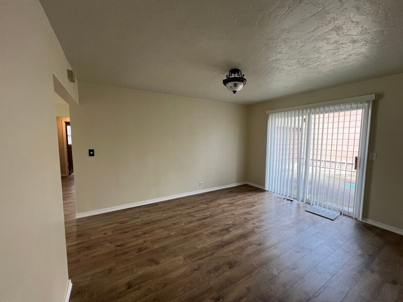 Building Photo - 412 NW F St