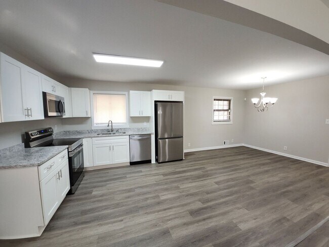 Building Photo - 5370 Longmeadow Ln