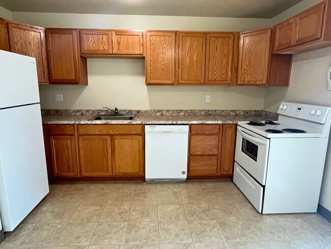 Building Photo - (WLO) Remodeled 2 Bed/1 Bath close to campus