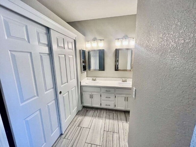 Building Photo - 1605 Paseo Flores Dr