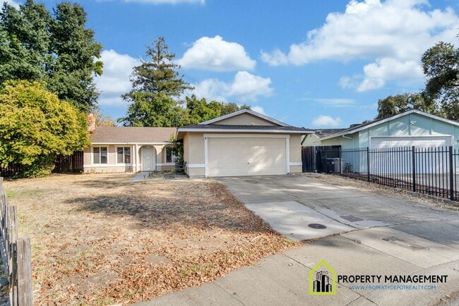 Building Photo - Remodeled 4-Bedroom Retreat with Large Backyard