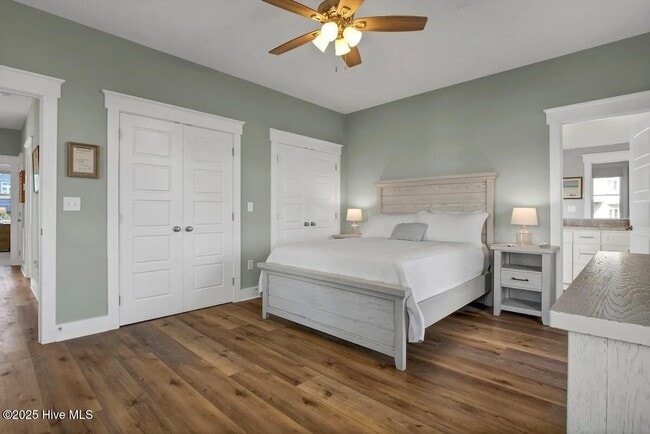Building Photo - 3547 Island Dr