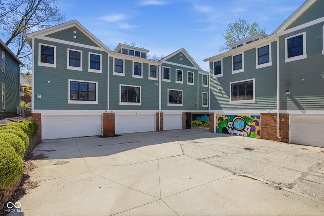 Building Photo - 228 E St Joseph St