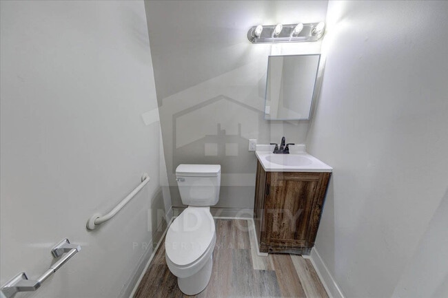 Building Photo - 960 Eastern Ave