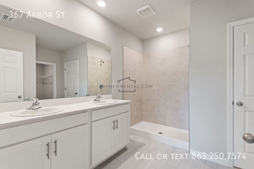 Building Photo - 367 Arbor St