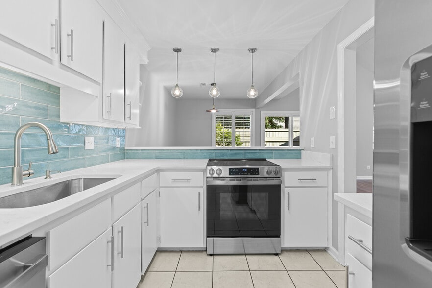 Kitchen 2 - 22 Maplecrest Dr