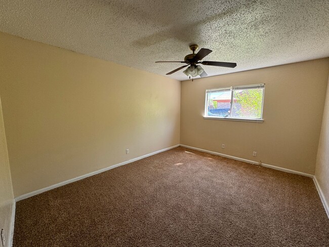 Building Photo - 1526 Leader Dr