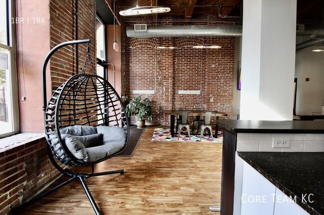 Building Photo - Spacious 1 Bed + Den Loft For Rent in the ...