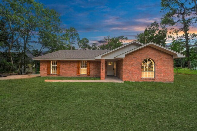 Building Photo - 11811 Campos Dr