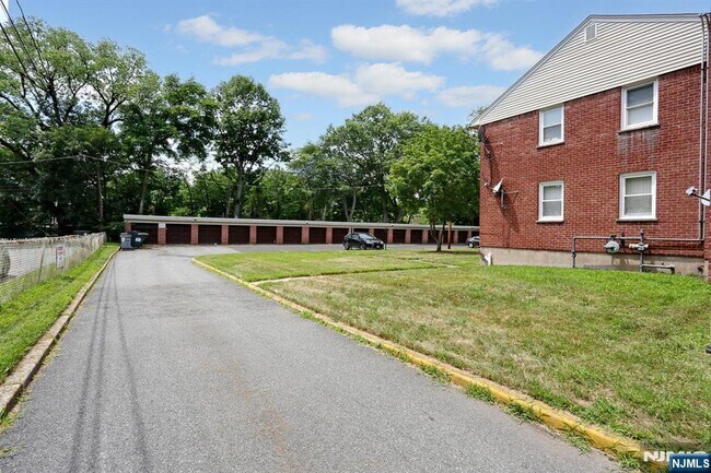 Building Photo - 1600 Fair Lawn Ave