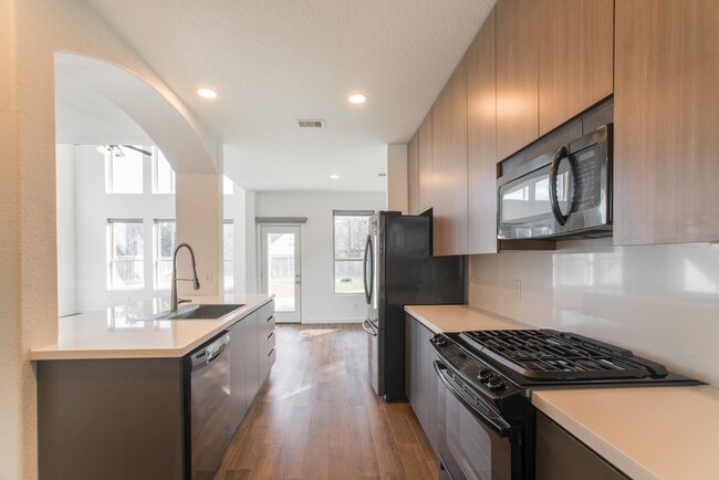 Building Photo - 102 E Lasting Spring Cir