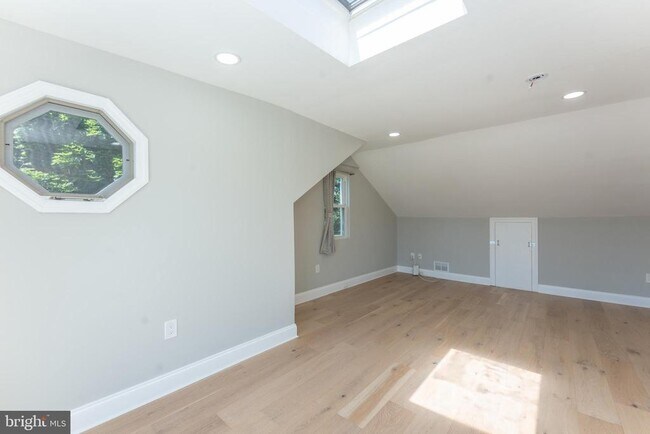 Building Photo - 75 Reeder Ave