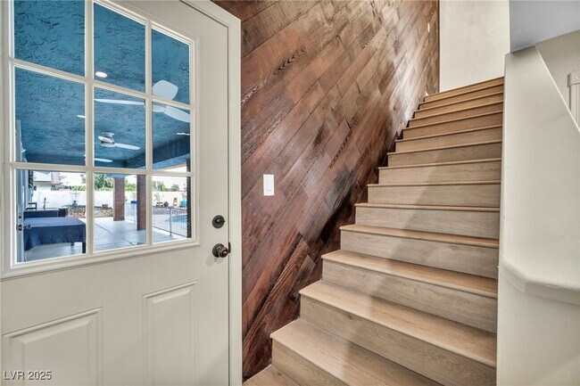 Building Photo - 1601 Eaton Dr