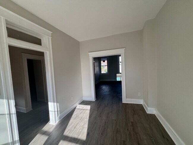 Building Photo - 410 N Loudon Ave