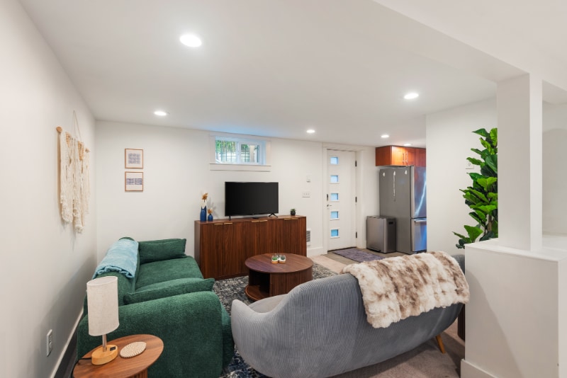 Building Photo - 9438 N Portsmouth Ave