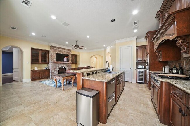 Building Photo - 25207 Hideaway Run Dr