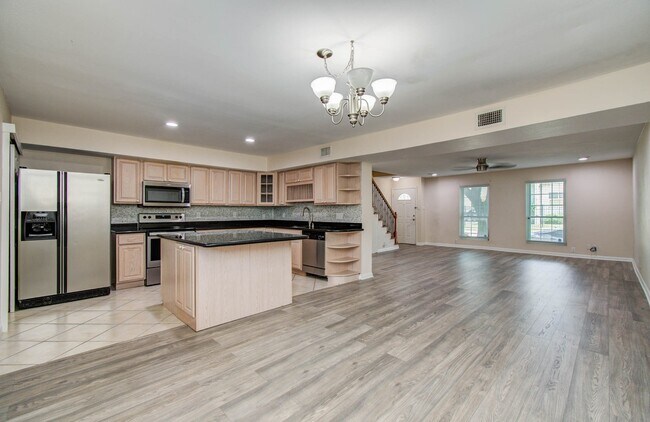 Building Photo - 8102 Amelia Rd