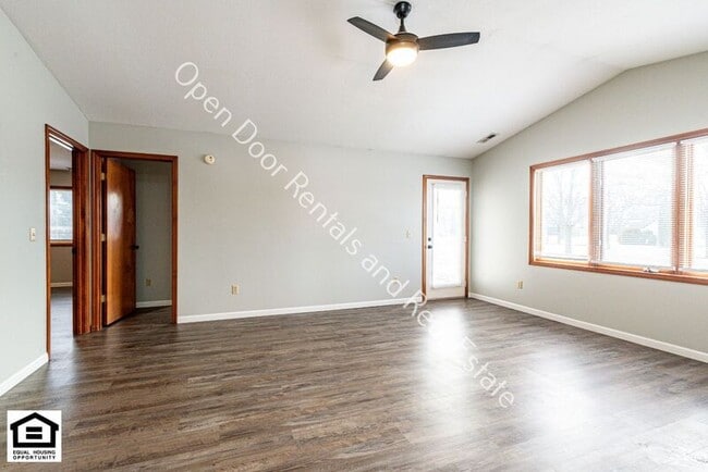 Building Photo - 1420 Flagstone Dr