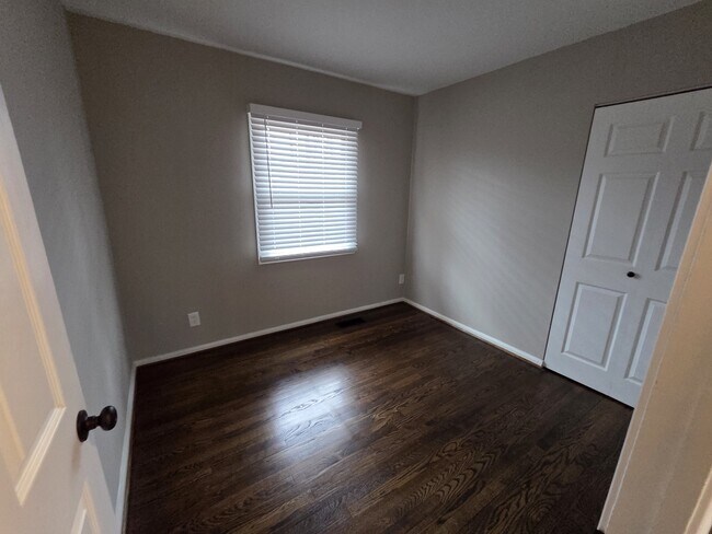 Building Photo - 611 Austin Ln