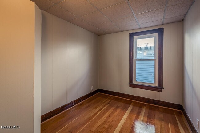 Building Photo - 65 Van Derveer St