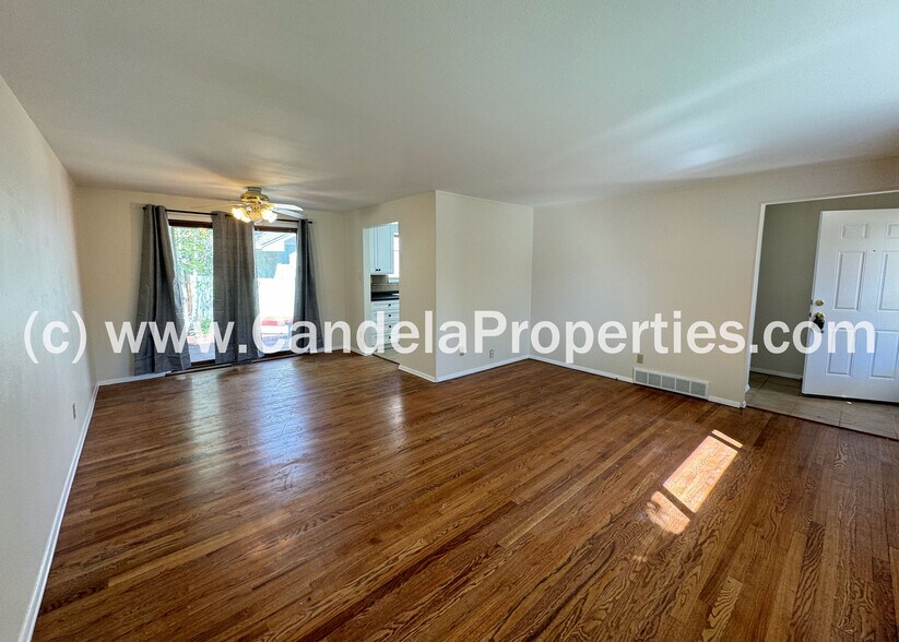 Building Photo - 1021 Adams Dr