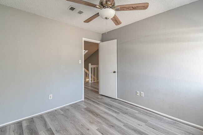 Building Photo - 12663 Wellington Park Dr