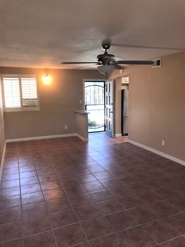 Building Photo - **FABULOUS- 1br/1ba CONDO (CAMELBACK & ARCADIA)