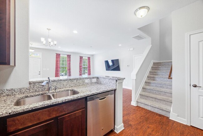 Building Photo - 623 Freeman Dr