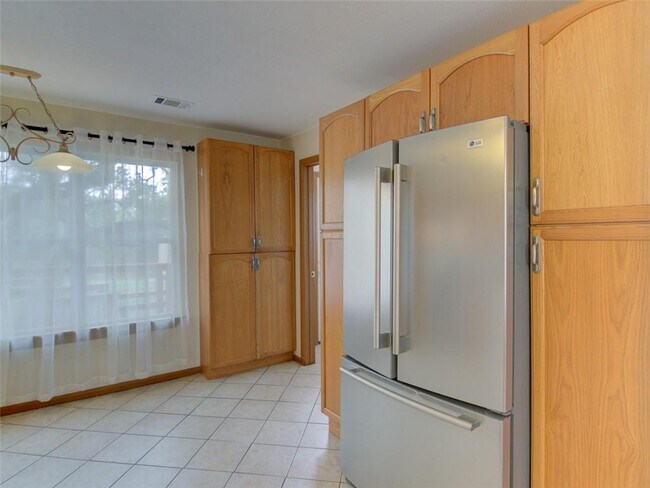 Building Photo - 1600 San Juan Dr