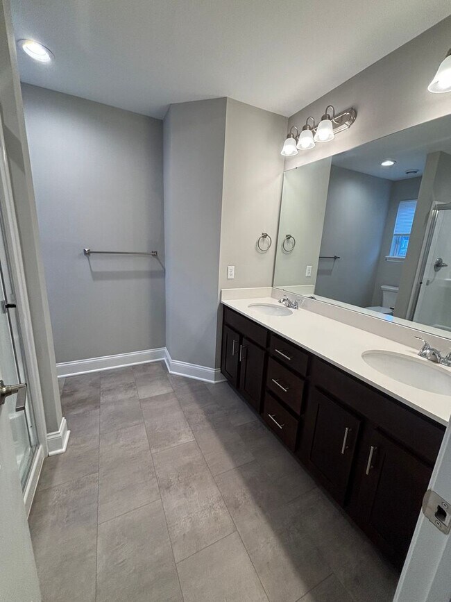 Building Photo - Beautiful Townhome in Cannosburg!