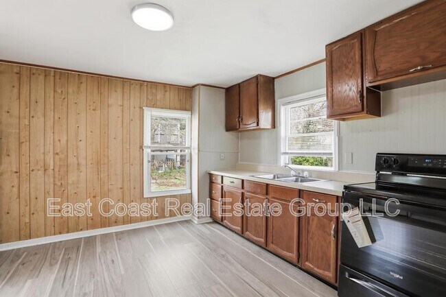 Building Photo - 327 N Mulberry St