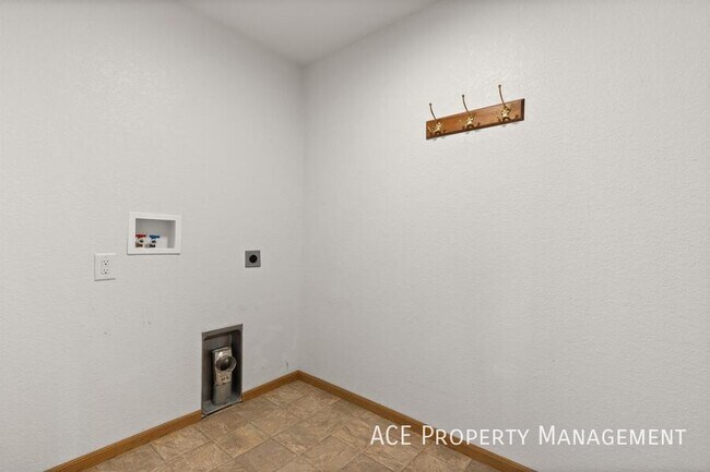 Building Photo - 713 Earleen St