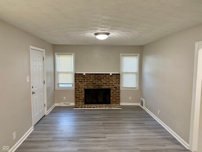 Building Photo - 2215 Durham Dr