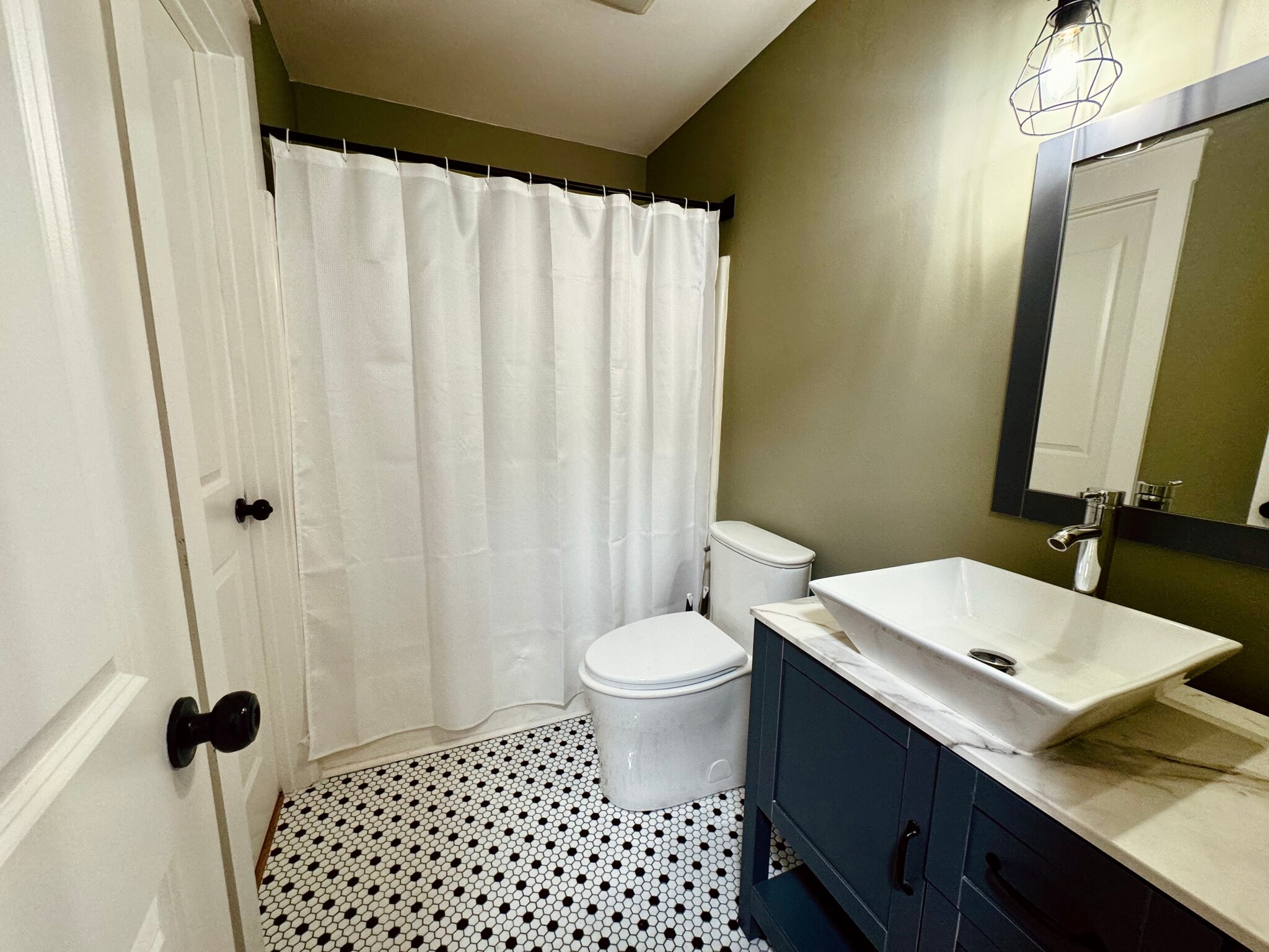 Building Photo - 1904 Variations Dr NE