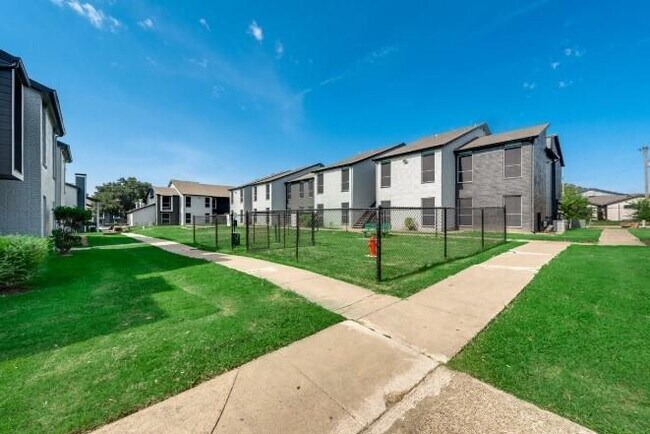 Building Photo - 9666 Scyene Rd