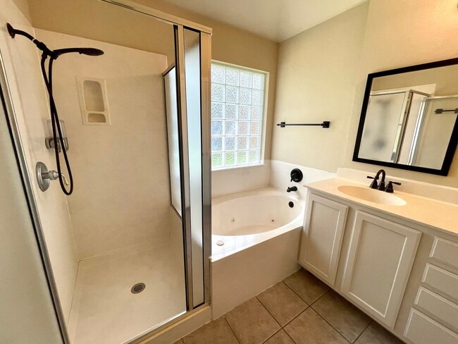 Building Photo - Well-Maintained 3 bedroom, 2 bathroom in Northwood