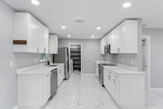 Building Photo - 3910 N 147 Ave