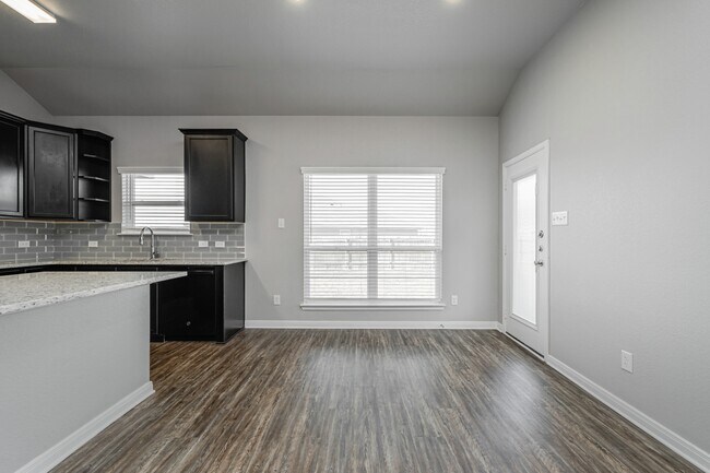 Building Photo - 602 Hollyhock Dr