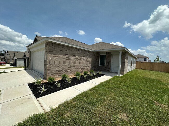 Building Photo - 15131 Willowater Dr
