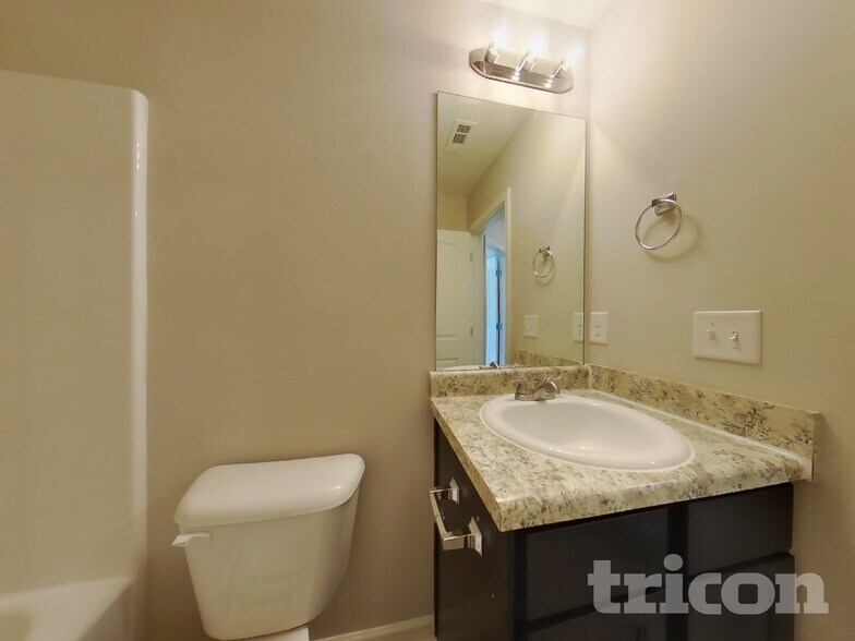 Building Photo - 424 Hyder Ct