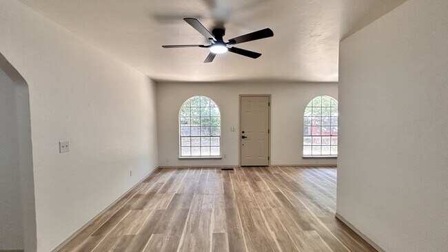 Building Photo - 726 Garden Grove