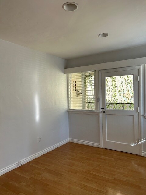 Building Photo - 367 Burchett St